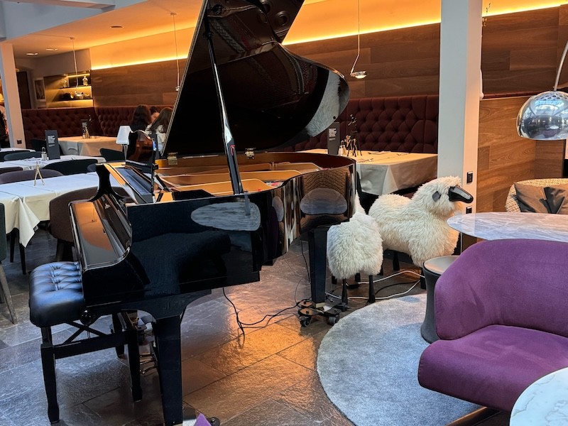 hotel-innsbruck-lobby